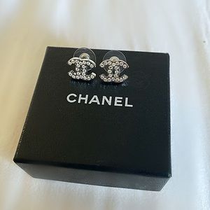 Authentic never worn CHANEL rhinestone CC earrings